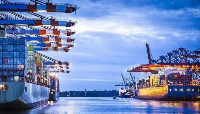 海运空运规划建议：港口选址、航道连接、航线布局与城市交通系统优化